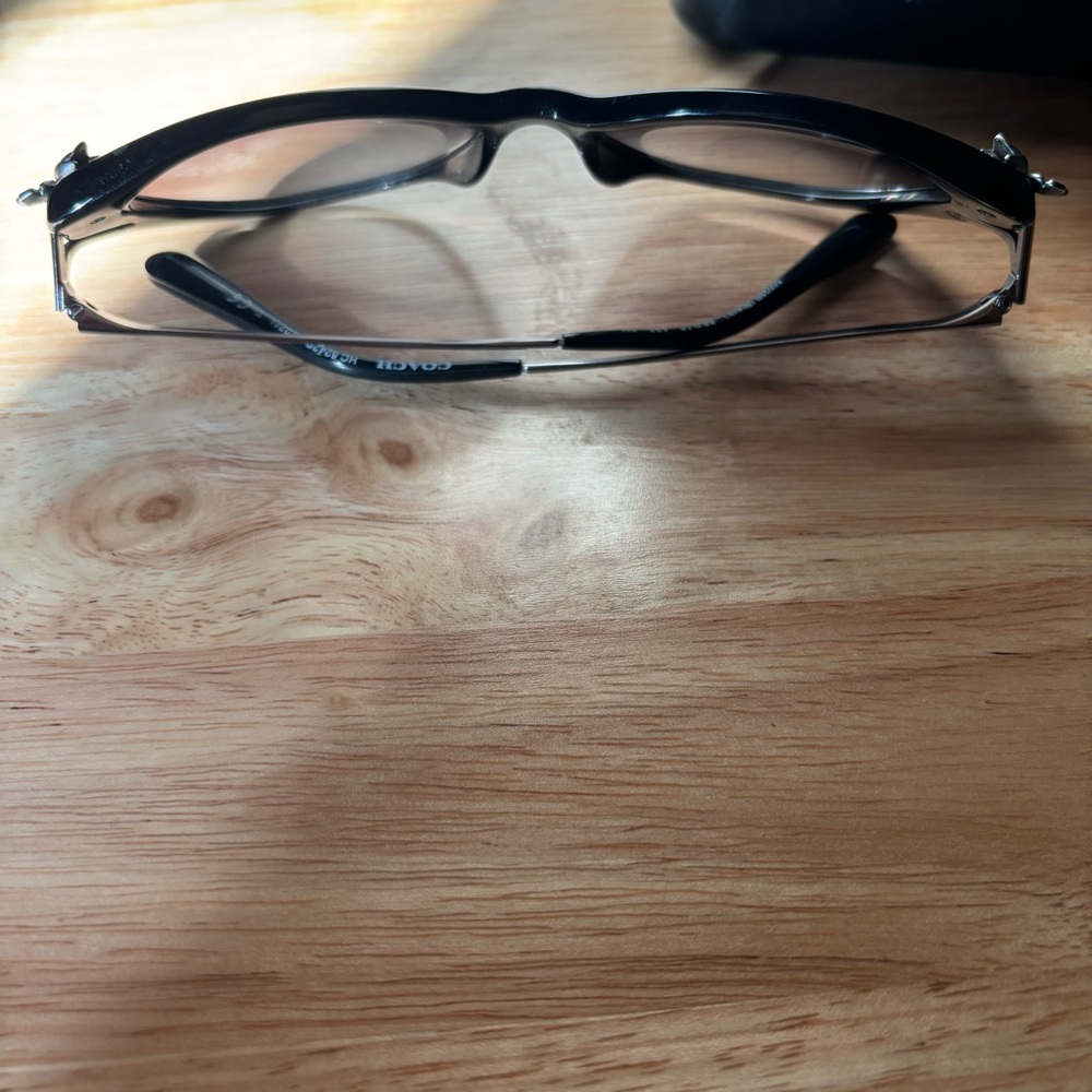 Coach Woman’s Black Tea Rose Sunglasses. Cat Eye Shape - Picture 7 of 14